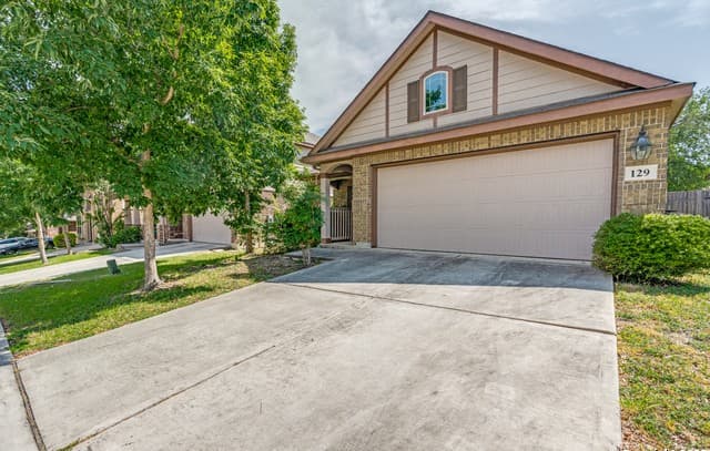 3-bedroom rental at 129 Buckskin Way in Cibolo, TX — photo 2