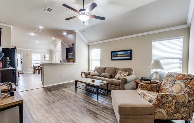 3-bedroom rental at 129 Buckskin Way in Cibolo, TX — photo 4