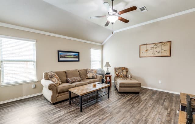 3-bedroom rental at 129 Buckskin Way in Cibolo, TX — photo 5