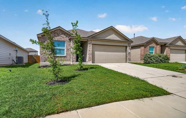 4-bedroom rental at 10639 Vinateros Drive in Converse, TX — photo 2