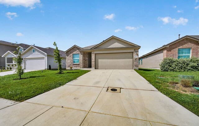 4-bedroom rental at 10639 Vinateros Drive in Converse, TX — photo 3