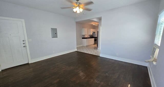 1-bedroom rental at 1026 W French Pl Unit 2 in San Antonio, TX — photo 3