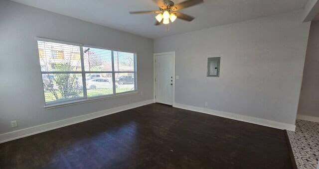 1-bedroom rental at 1026 W French Pl Unit 2 in San Antonio, TX — photo 4