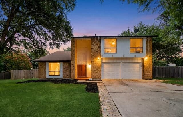 4-bedroom rental at 8414 Zodiac Dr in Universal City, TX — photo 3