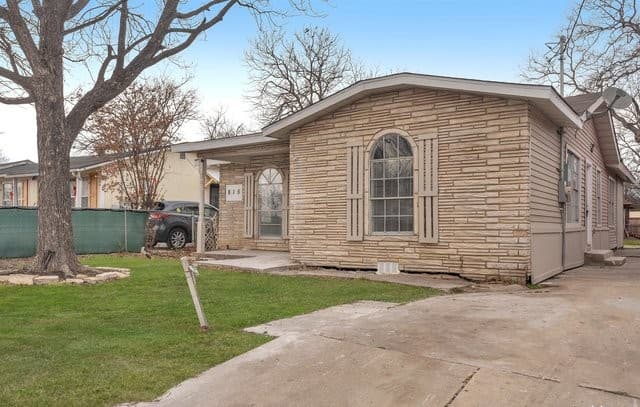 Home for sale at 815 Patton Blvd in San Antonio, TX — photo 3