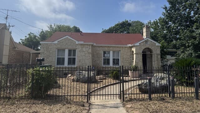 Home for sale at 2204 Edison Dr in San Antonio, TX — photo 1