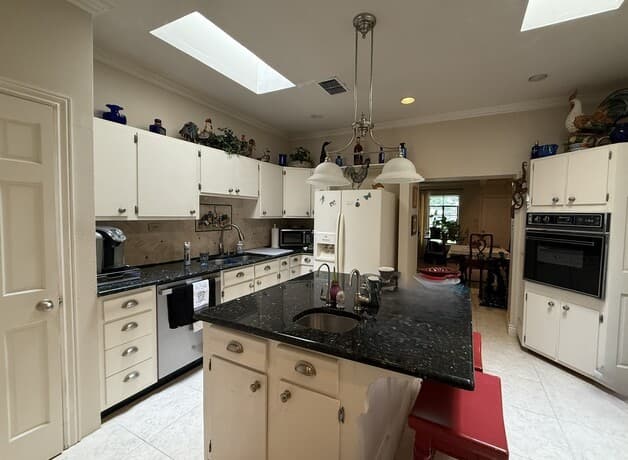 Home for sale at 100 Hazel Ave in Three Rivers, TX — photo 3