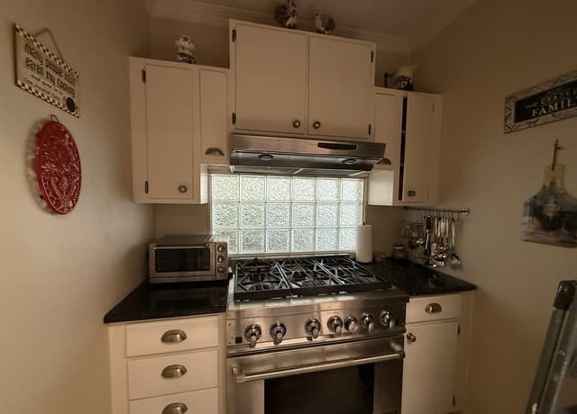 Home for sale at 100 Hazel Ave in Three Rivers, TX — photo 4