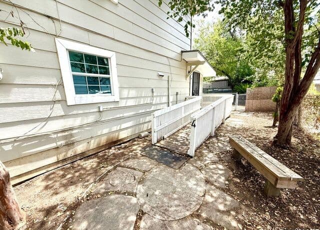 1-bedroom rental at 602 Lovett Unit 4 in San Antonio, TX — photo 2