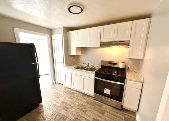 1-bedroom rental at 602 Lovett Unit 4 in San Antonio, TX — photo 4