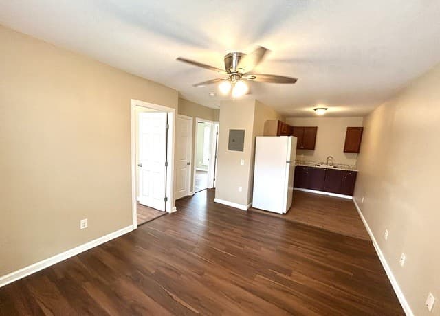 2-bedroom rental at 1222 Fenfield Ave Unit 2 in San Antonio, TX — photo 3