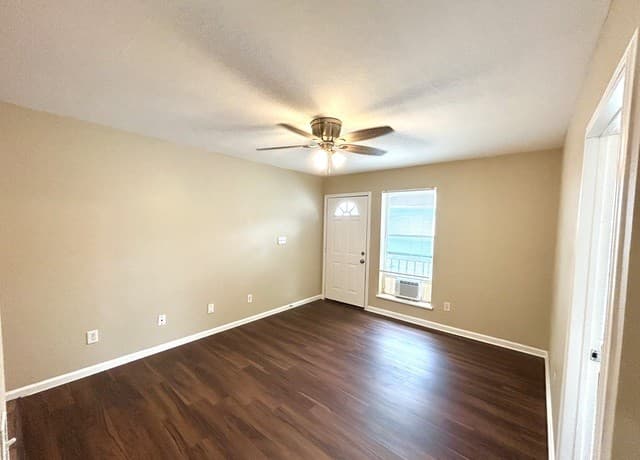 2-bedroom rental at 1222 Fenfield Ave Unit 2 in San Antonio, TX — photo 4