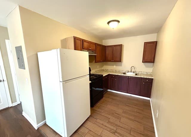 2-bedroom rental at 1222 Fenfield Ave Unit 2 in San Antonio, TX — photo 5