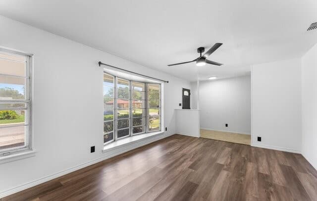 6-bedroom rental at 3614 Versailles Dr in San Antonio, TX — photo 4