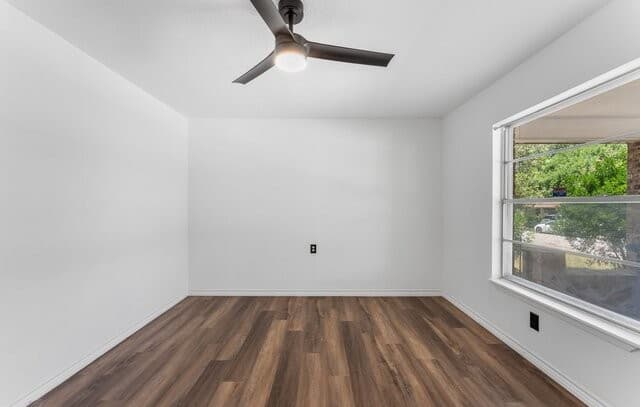 6-bedroom rental at 3614 Versailles Dr in San Antonio, TX — photo 5