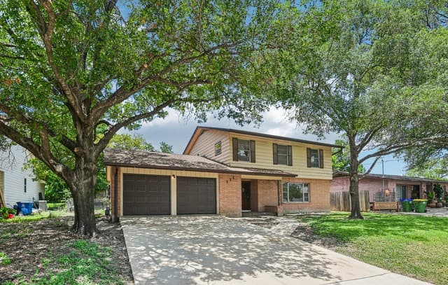 Home for sale at 111 Hannasch Dr in San Antonio, TX — photo 2