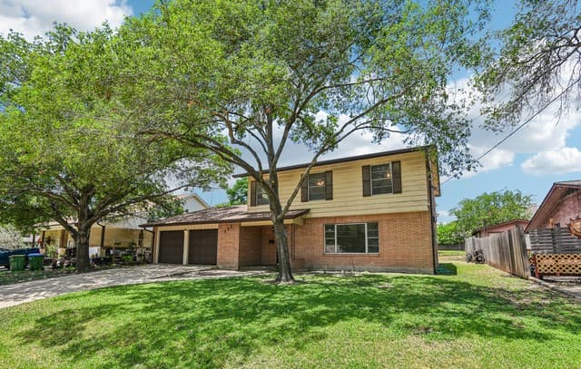 Home for sale at 111 Hannasch Dr in San Antonio, TX — photo 4