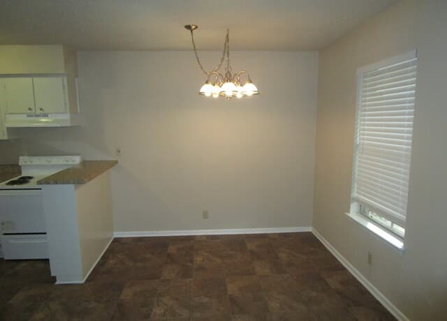 1-bedroom rental at 718 W Russell Pl Unit 12 in San Antonio, TX — photo 2