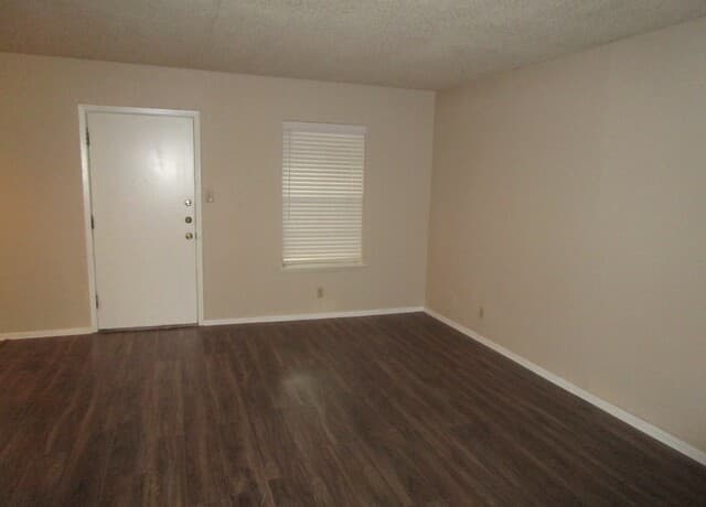 1-bedroom rental at 718 W Russell Pl Unit 12 in San Antonio, TX — photo 4