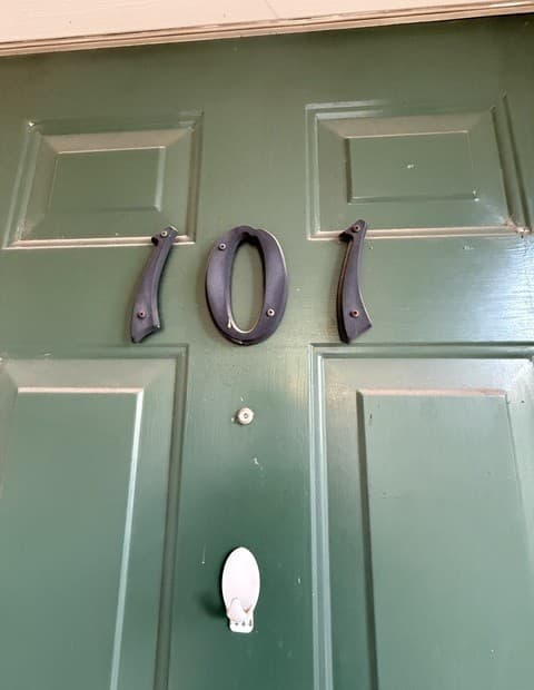 1-bedroom rental at 331 W Mistletoe Ave Unit 101 in San Antonio, TX — photo 2