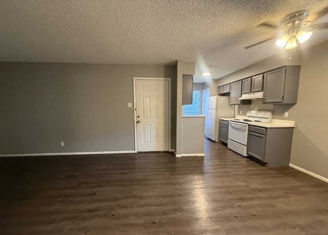 1-bedroom rental at 331 W Mistletoe Ave Unit 101 in San Antonio, TX — photo 4