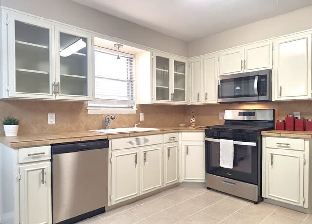 Home for sale at 1001 Naples St in Castroville, TX — photo 3