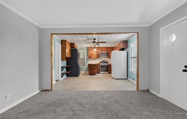 3-bedroom rental at 234 Irvington in San Antonio, TX — photo 5