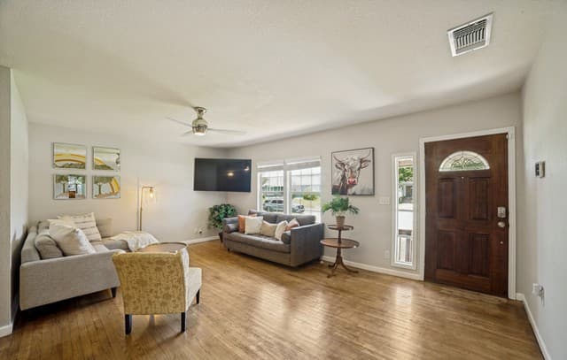 Home for sale at 2540 W Summit Ave in San Antonio, TX — photo 4