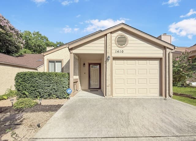 Home for sale at 1410 Giselle Ln in San Antonio, TX — photo 1
