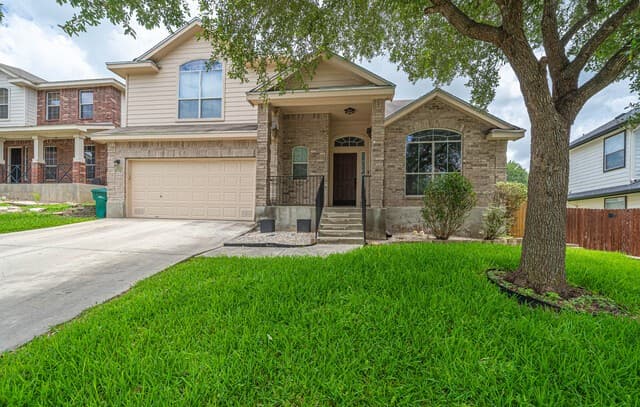 5-bedroom rental at 9610 Mediator Pass in Converse, TX — photo 2