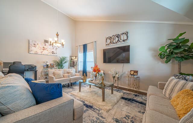 5-bedroom rental at 9610 Mediator Pass in Converse, TX — photo 3