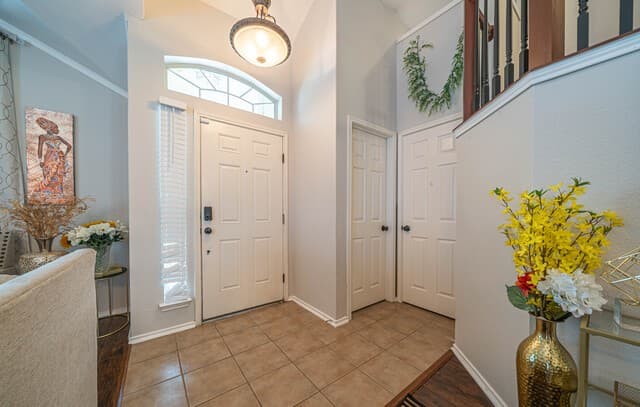 5-bedroom rental at 9610 Mediator Pass in Converse, TX — photo 4