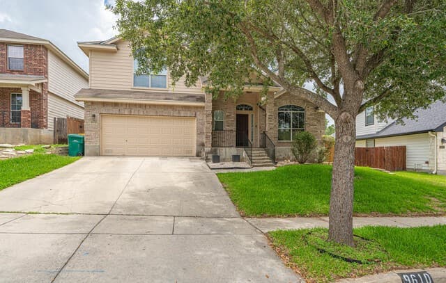 5-bedroom rental at 9610 Mediator Pass in Converse, TX — photo 5