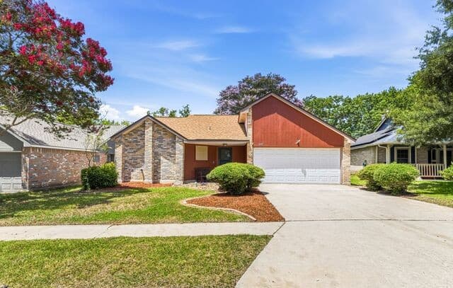 3-bedroom home for sale at 10907 Forest Farm in Live Oak TX