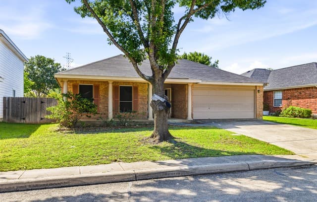 Home for sale at 11918 Peach Xing in Helotes, TX — photo 2