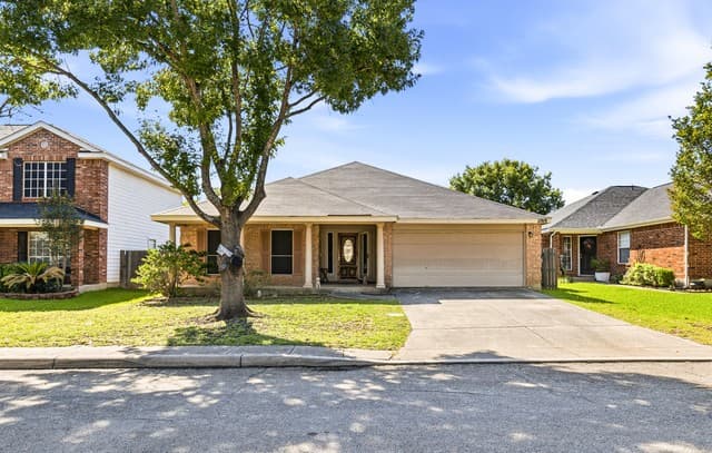 Home for sale at 11918 Peach Xing in Helotes, TX — photo 3