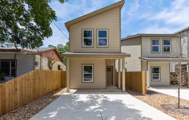 Home for sale at 1218 Aransas Ave in San Antonio, TX — photo 2