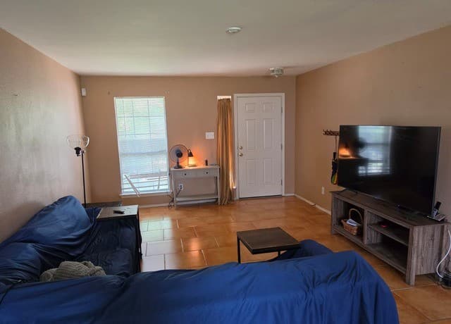 Home for sale at 10220 Crystal Vw in Universal City, TX — photo 4