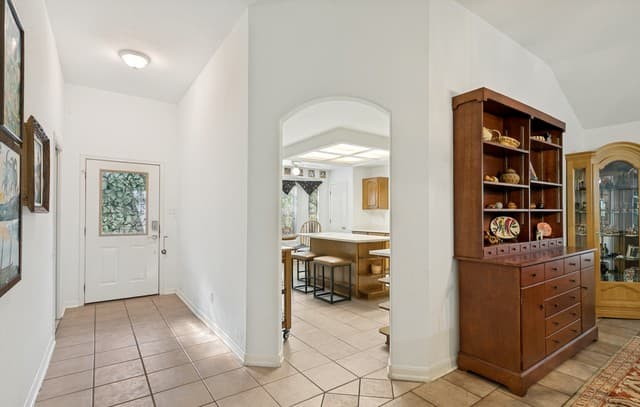 Home for sale at 10 Oakwell Farms Pkwy in San Antonio, TX — photo 3