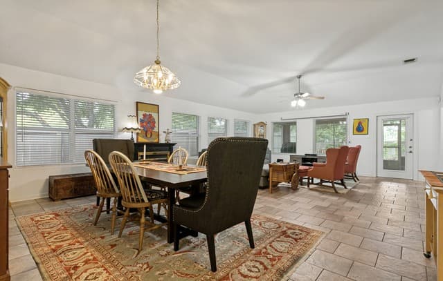 3-bedroom rental at 10 Oakwell Farms Pkwy in San Antonio, TX — photo 5