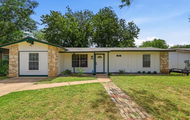 Home for sale at 702 Crestfield St in San Antonio, TX — photo 1