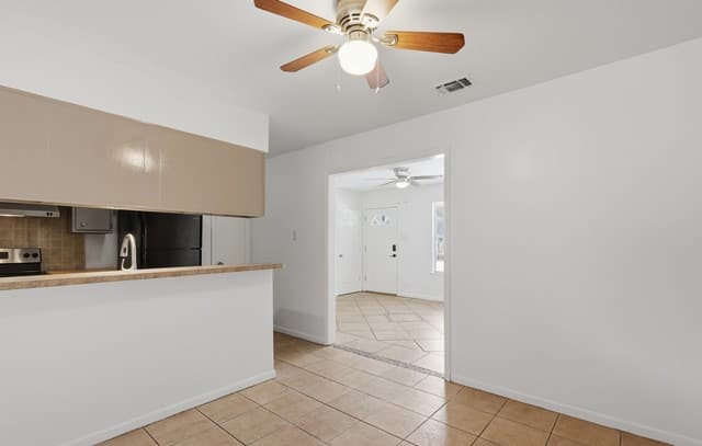 Home for sale at 702 Crestfield St in San Antonio, TX — photo 4