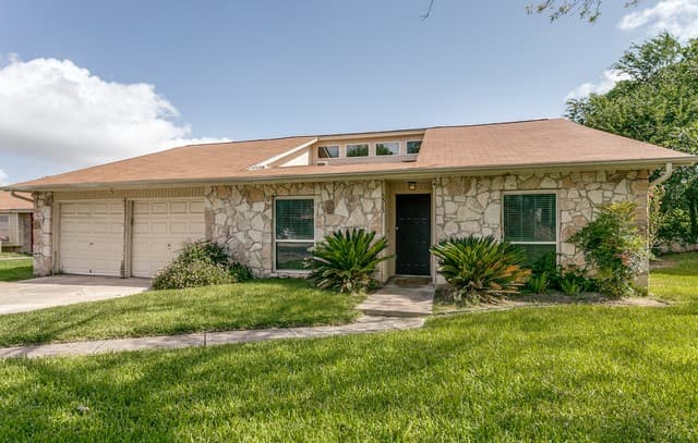 Home for sale at 3513 Cliffside Dr in Schertz, TX — photo 1