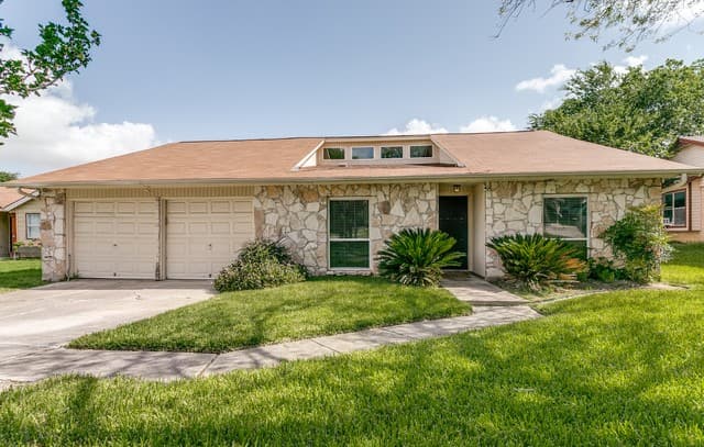 Home for sale at 3513 Cliffside Dr in Schertz, TX — photo 2