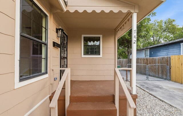 Home for sale at 742 Royston Ave in San Antonio, TX — photo 2