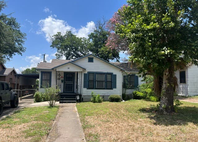 Home for sale at 18 Rosemont Dr in San Antonio, TX — photo 1