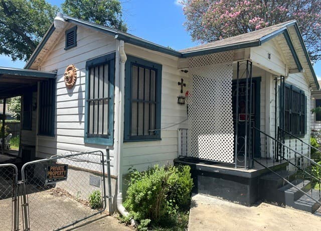 Home for sale at 18 Rosemont Dr in San Antonio, TX — photo 3