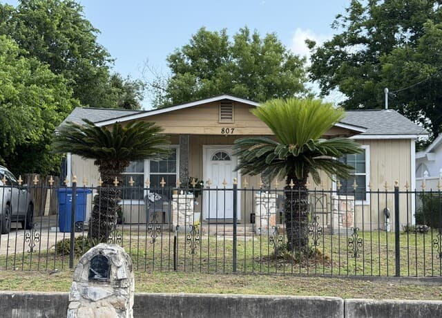 Home for sale at 807 Kendalia in San Antonio, TX — photo 1