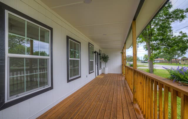 4-bedroom rental at 312 N Lavernia in Marion, TX — photo 5