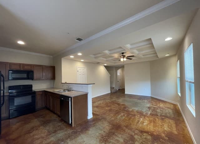 3-bedroom rental at 16828 Dancing Ava Unit 1 in Selma, TX — photo 3